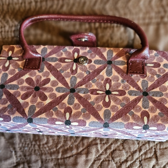 Laila Rowe Crushed Velvet hobo bag with glass case - Picture 8 of 16